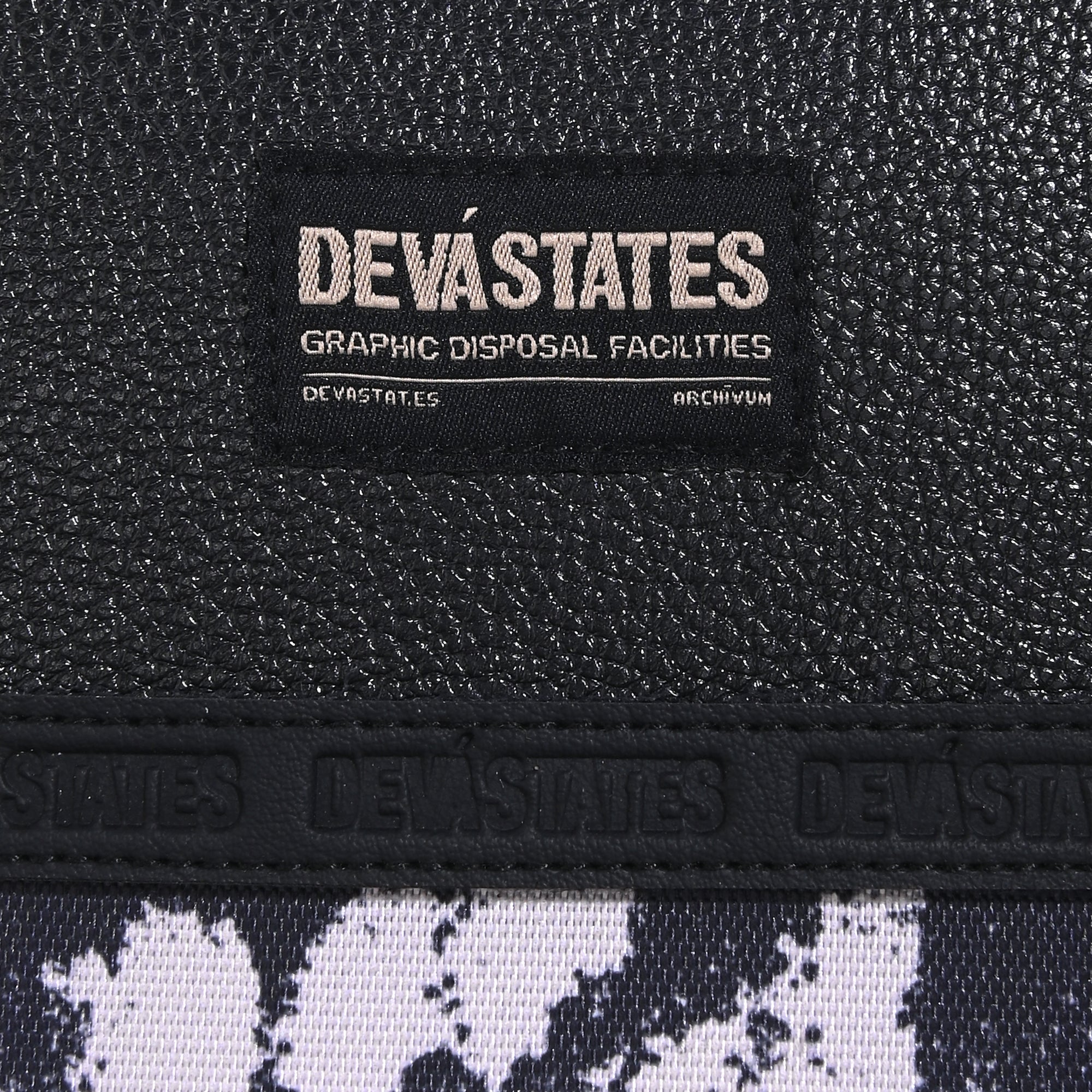 AW'25 Laptop Case [White]